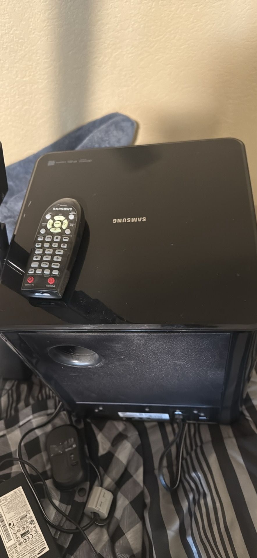 Samsung Surround Sound System With Subwoofer