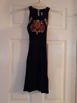 Girls Navy Blue Sleeveless Dress With Embroidered Design On Top Size 10.