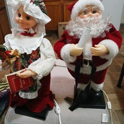 Vintage Animated Mr And Mr Santa Claus They Moved And They Work They All Have Extra Fuses And They Dress In Velvet And Their Eyes Blank Their New