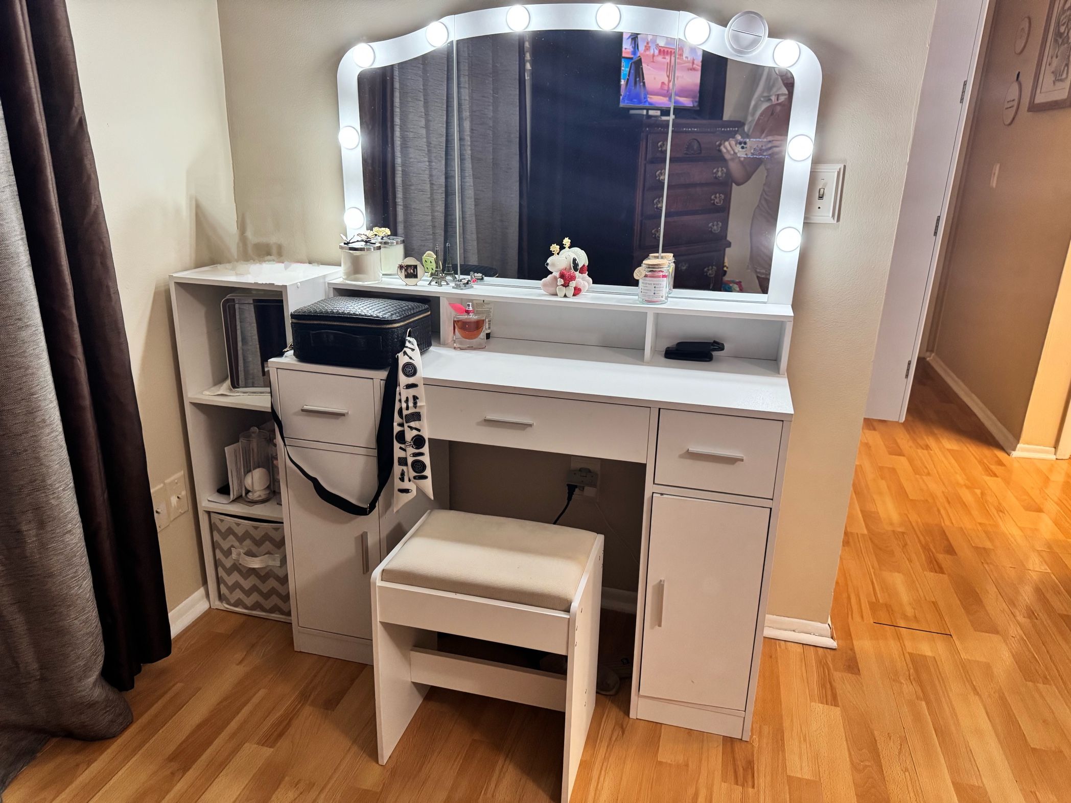 Dresser with stool and lights