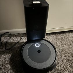 ROOMBA i3