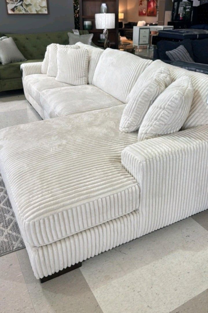 Lindyn Brand New Couch) Luxury Sectional
