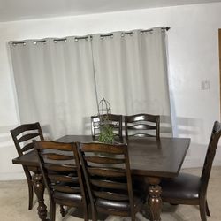 Pulaski Extendable Dining Table With 6 Chairs / Comedor Con Mesa De Extension Y 6 Sillas
