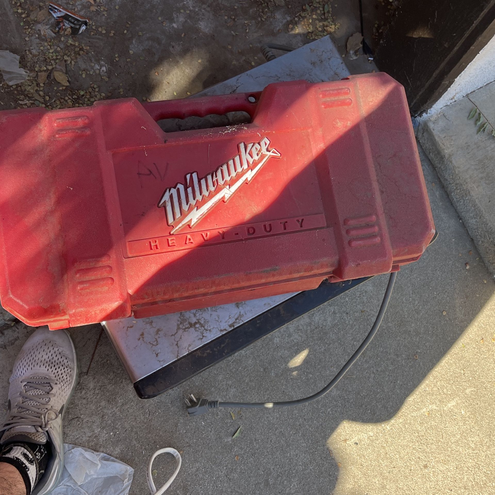 Milwaukee Heavy Duty Saw Saw