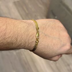 18k Gold Plated Curb Bracelet 