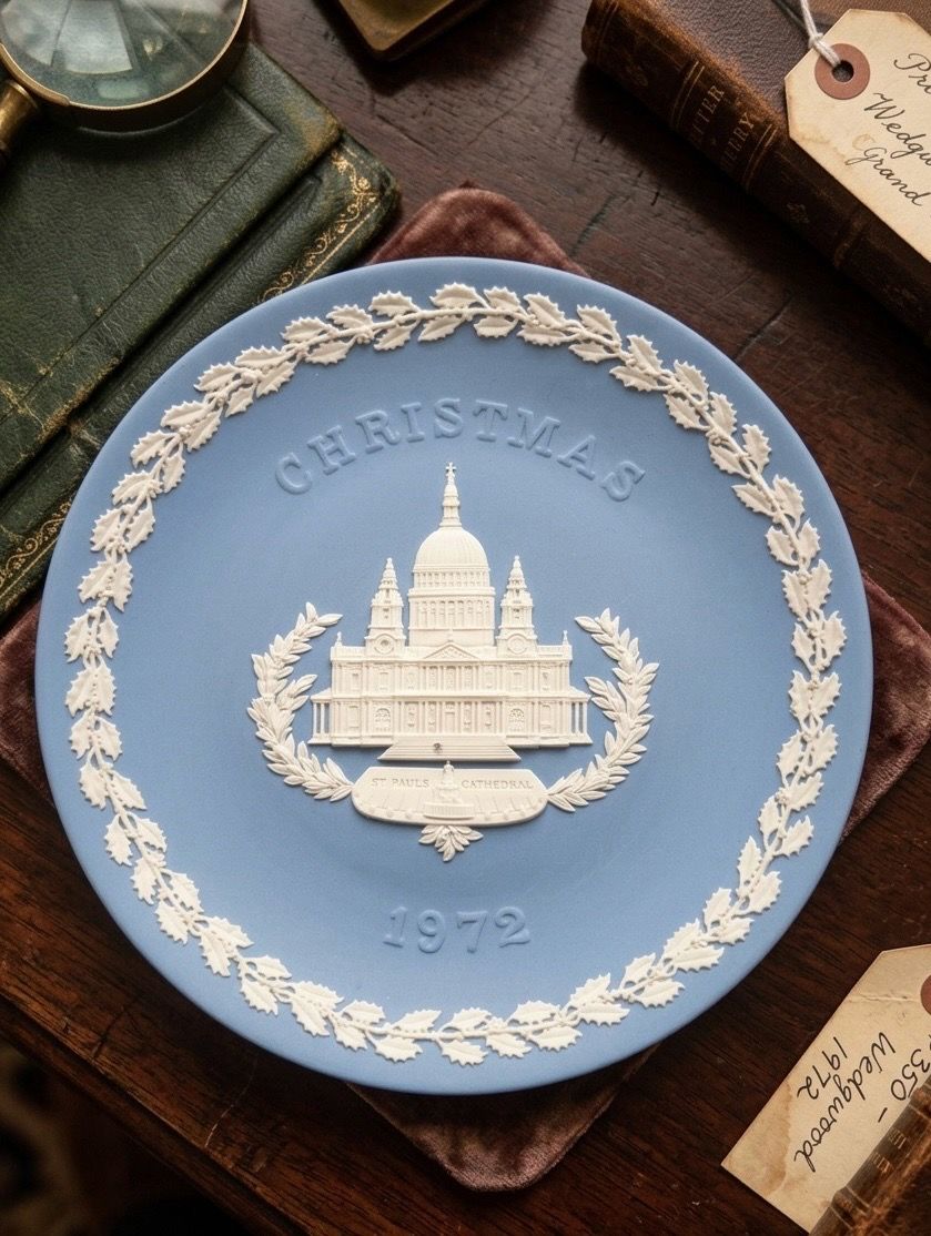 Vintage WEDGWOOD CHRISTMAS 1972