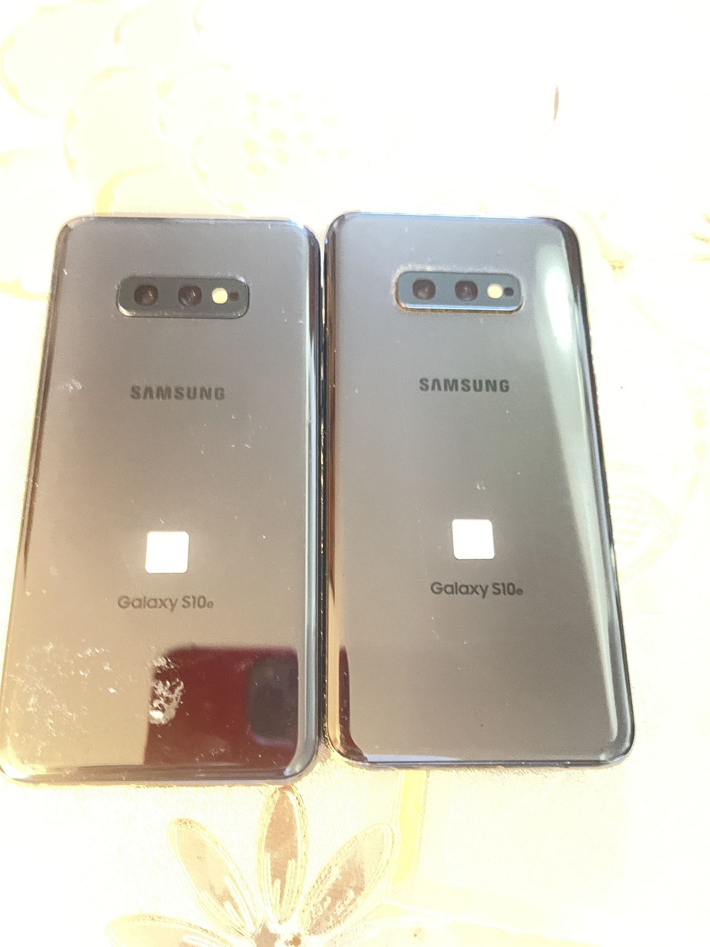 Selling 2 Samsung Galaxy S10 For Parts Only. Read Description
