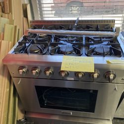 Brand New Thor Kitchen - Professional 5.2 cu.ft Dual Fuel Range in Stainless Steel With Warranty 