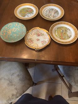 Vintage Decorative Plate Collection – Set of 5