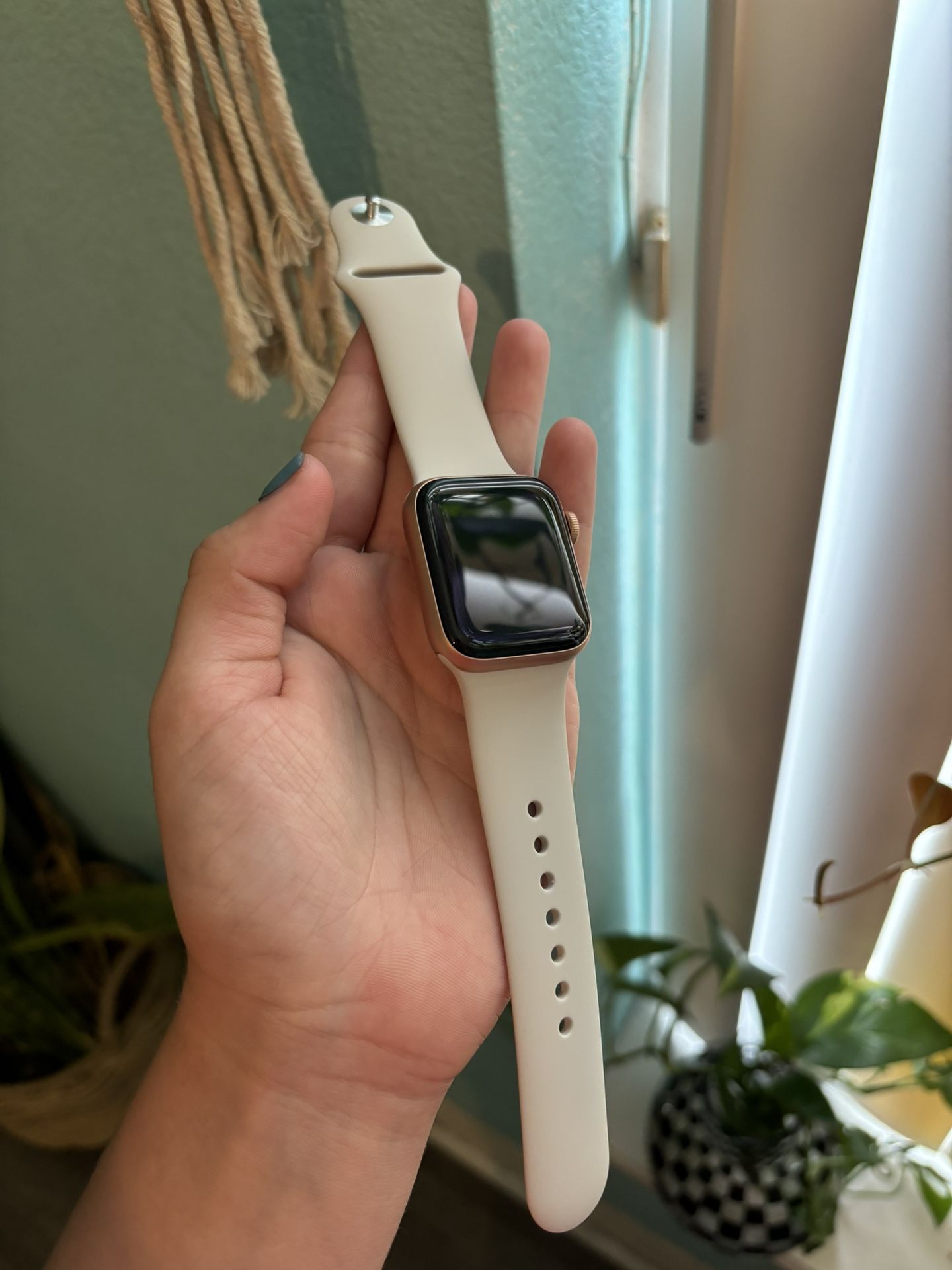 Apple watch SE 40mm with gps rose gold 