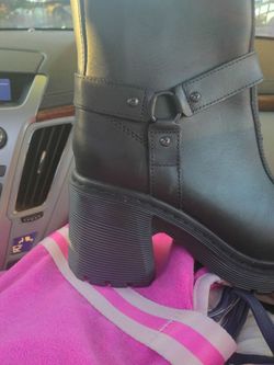 Women's doc Marten boots brand new