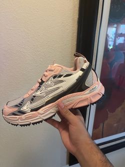 Pink off white shoe “be right back” size 9
