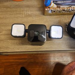 2 Blink Floodlights With Camara And Doorbell
