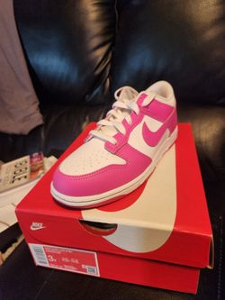 NIB Kids NIKE Dunk Low, White and Fushia, Sz. 3Y