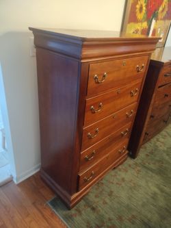 Chest of drawers