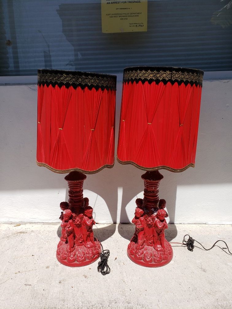 Red cherub lamps w/shades