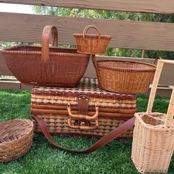 Baskets 🧺 and big picnic basket includes the utensils and plates for only 30 dollars for the whole bundle