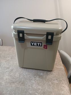 YETI Roadie 24 Desert Tan 22 qt Hard Cooler