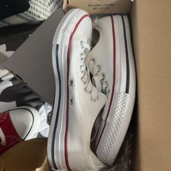 Converse Size 7 Women’s 