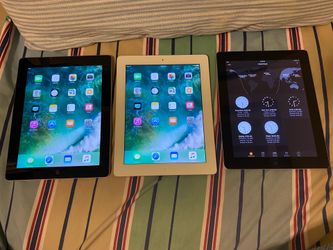 3 APPLE IPAD BUNDLE