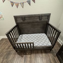 Crib / Dresser