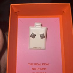 1/4 CTW Diamond Earrings (with Bag)