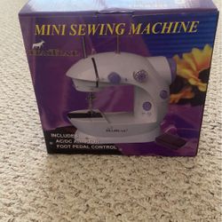 Mini Sewing Machine