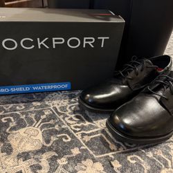 New in box Men’s sz 10 black leather Rockport Hydro-Shield Waterproof dress shoes p/u Jamison, PA 