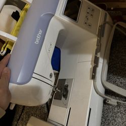 Brother PE800 Embroidery Machine – Barely Used
