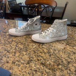 Brand New Silver converse Size 7.5 Women’s 