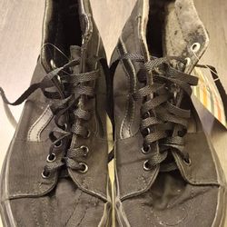 Boys Size 7 Girls Size 9 Black Hi Top Sneakers 