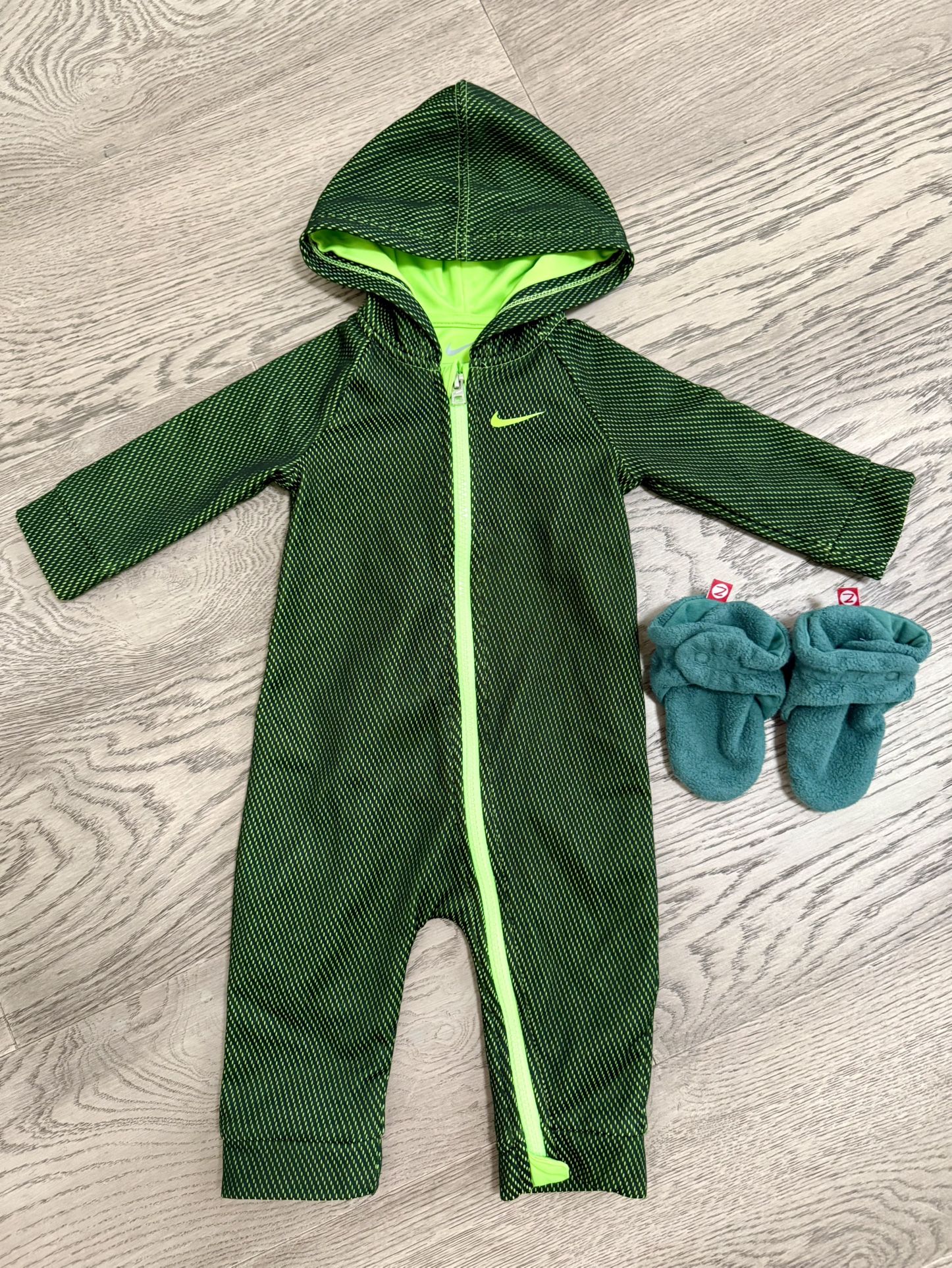 Nike Baby Long Sleeve Hooded Fleece Coverall /one piece(9mon) & Zutano Fleece Baby Booties(12mon)