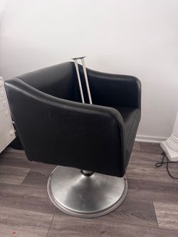 Black Low Back Salon Hair Chair