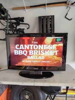 Samsung TV ln32a450c1dxza 32", remote control, base stand , and original power cord included,
