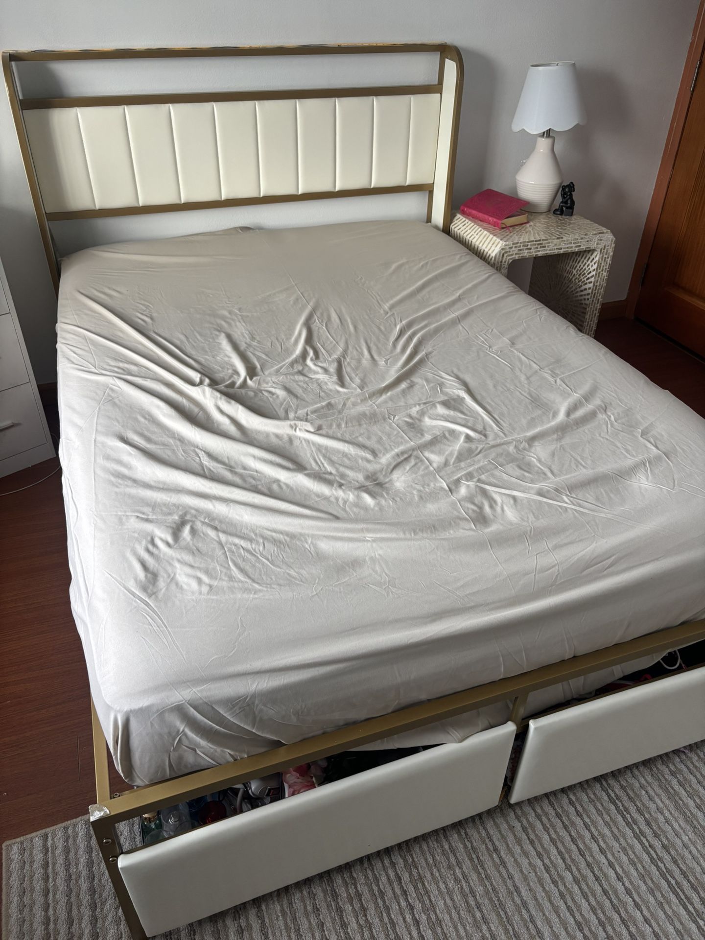 FULL Bed Frame (WITHOUT MATTRESS)