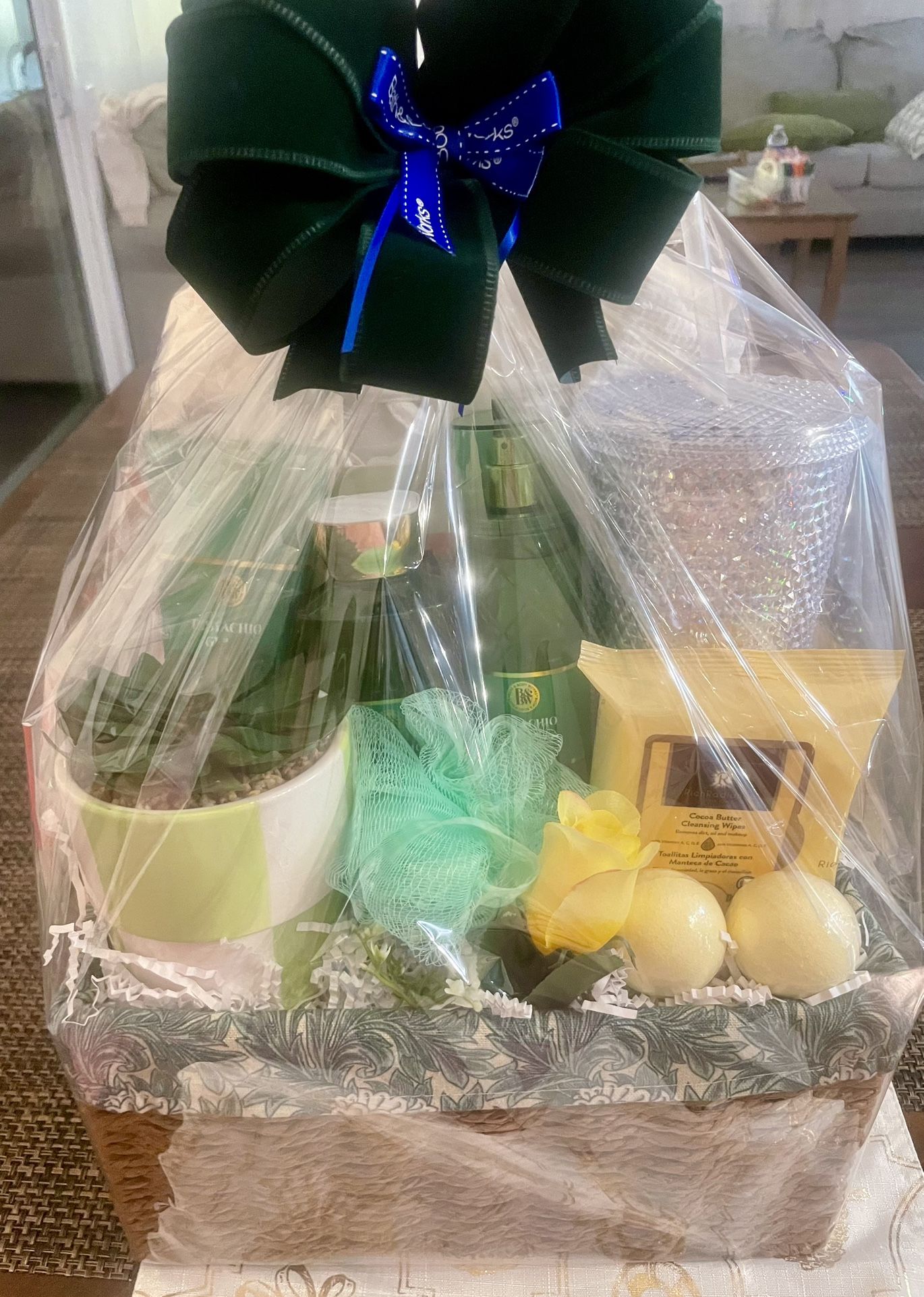 B&BW Gift Basket Spa Themed Pistachio Glaze Scent💚