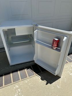 Various items free (mini fridge, dining chairs, holiday decorations)