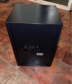 Digital Security Safe with keypad and emergency keys