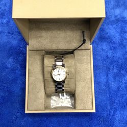 Burberry The City Watch Textured Dial Gold Plated Bezel Stainless Steel Band Swiss Made Sapphire Crystal BU9217 Timepiece Wristwatch Luxury Unisex 40m