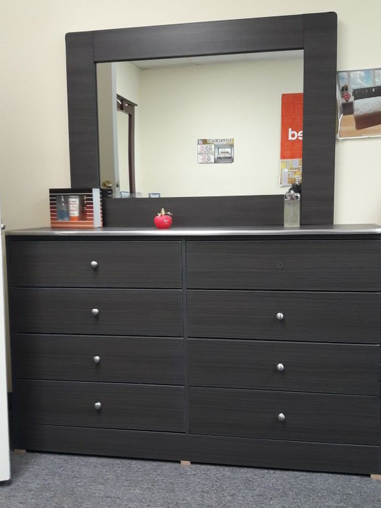 New 8 Drawer Dresser Very spacious and Good Quality