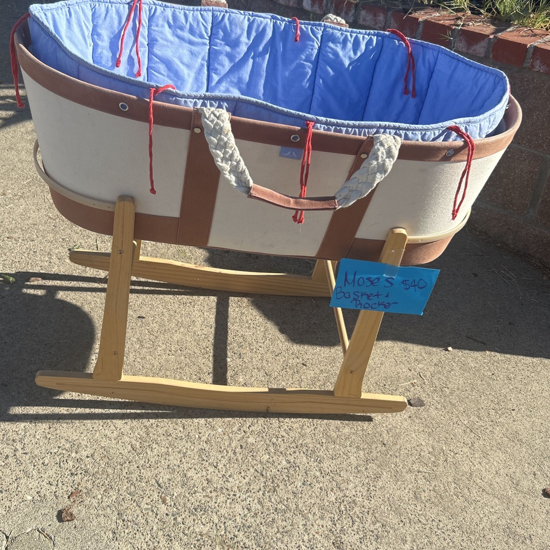 Moses Basket With Rocking Stand 