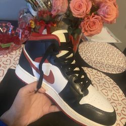 Jordan 1 Gym Red ( Size GS 6.5 aka Womans 7.5 )