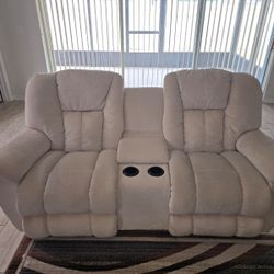 🔥 Custom La-Z-Boy Reclining Loveseat – Excellent Condition – Save $$$! 🔥