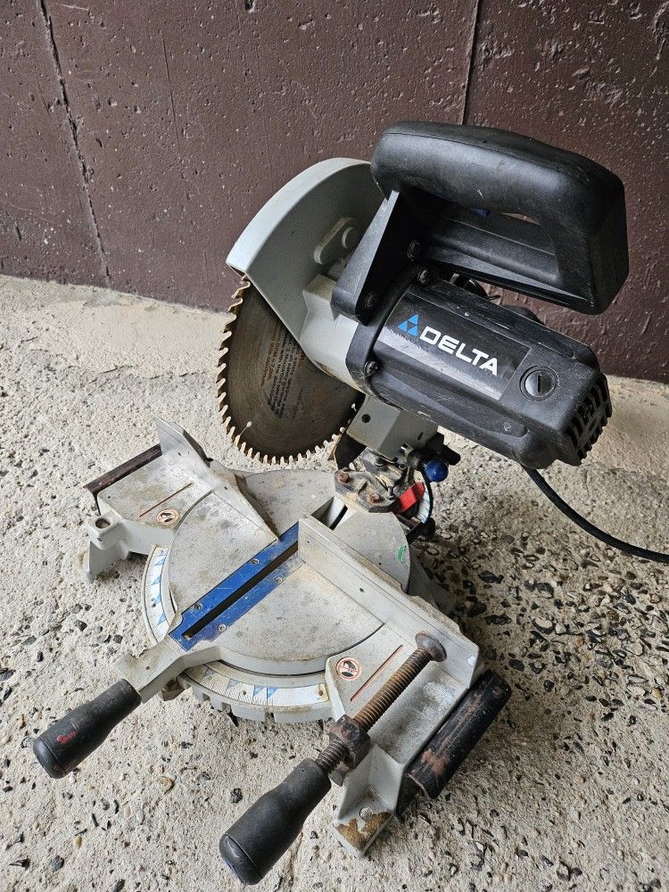 DELTA MODEL 36-225
10" DUAL BEVEL MITER SAW
P/U Hillsdale, NJ