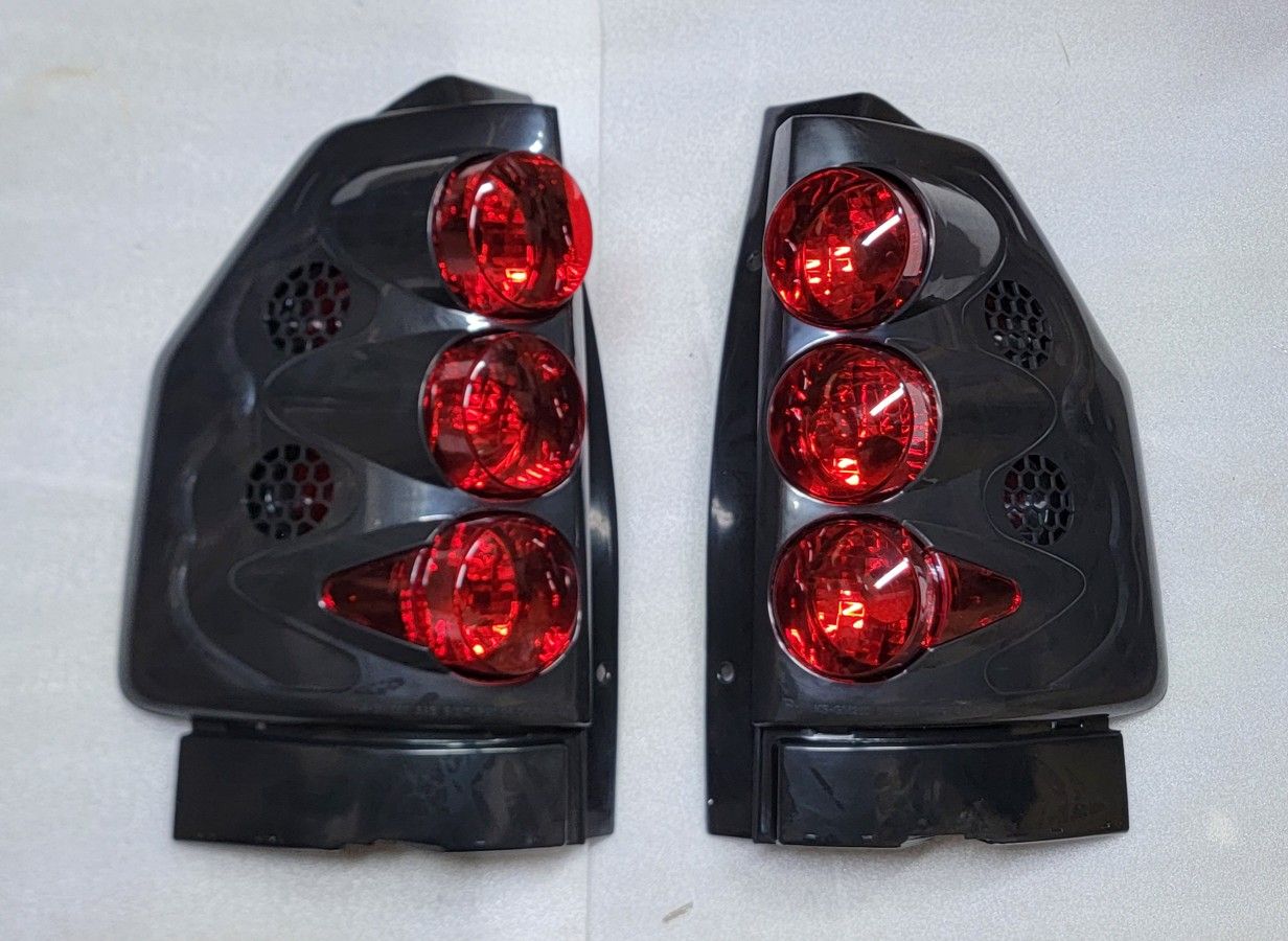 02-09 Gmc Envoy Taillights Luces Traseras Calaveras Focos Luces