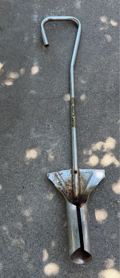 Long handle bulb planter