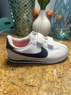 Nk Cortez brand new Velcro  original shoe white/bk size 2 kids