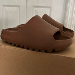 brown Yeezy Slides 