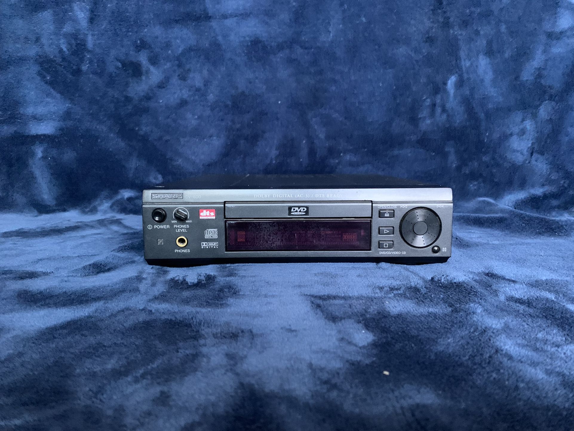 SHARP DV - 600 DVD PLAYER