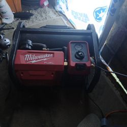 Milwaukee Battery Operated Air Compressor 
